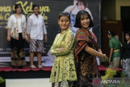 Mengenal Ragam Kebaya Tradisional dari Berbagai Daerah di Indonesia