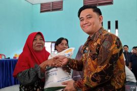 Bulog Lampung Tengah salurkan bantuan pangan ke masyarakat Metro