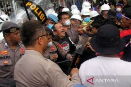 Aksi Unjuk rasa di Patra Niaga Dumai Page 2 Small