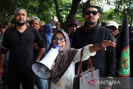 Aksi Unjuk rasa di Patra Niaga Dumai Page 1 Small