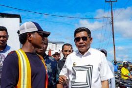 Pemkot Ambon tegaskan laragan parkir di badan jalan Pasar Mardika atasi kemacetan