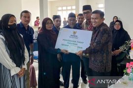 Sekdako Bukittinggi pimpin penyerahan zakat Baznas Rp 107 juta