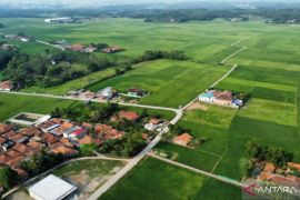 Pembahasan Raperda lahan pertanian pangan terancam tertunda