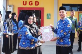 Bupati Lampung Barat minta petugas puskesmas tingkatkan pelayanan