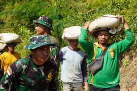 Program  TMMD bangun jalan beton di lereng Sumbing di Temanggung