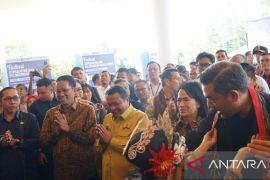 Menteri UMKM disambut tor-tor tandok saat hadiri festival kemudahan dan perlindungan usaha mikro