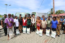 Pemprov Papua salurkan beras bagi 2.996 warga Sarmi