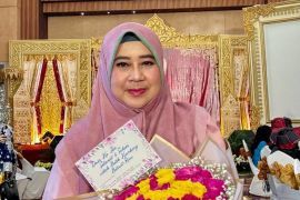 Menteri Buka Fashion Show Batik Kiambang di Pergelaran Budaya WFI