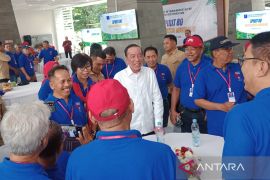 Jokowi curhat soal tuduhan ijazah palsu saat reuni ke-45 Angkatan 80 di UGM