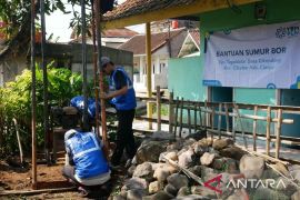 PLN Cianjur buat sumur bor penuhi kebutuhan air warga Cikondang
