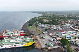 ASDP kerahkan kapal bantuan urai antrian di Pelabuhan Ketapang