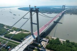 Jembatan Sungai Yangtze Shuangliu di China berhasil sambung kedua sisi