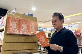 Resensi Buku Anomali Hukum: Menyingkap realitas praktik hukum di Indonesia