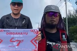 Persembahan spesial HUT ke-49 PT Timah, dua karyawan perusahaan lari 49 KM