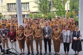 Kurangi angka kemiskinan, Pemkot Ambon salurkan bantuan modal usaha kepada 150 pelaku UMKM