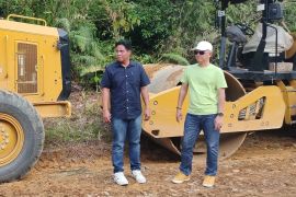 Bupati Gumas tinjau persiapan perbaikan ruas Tewah-Miri