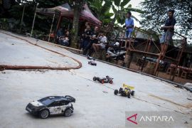 Latihan komunitas balap mobil Remote Control
