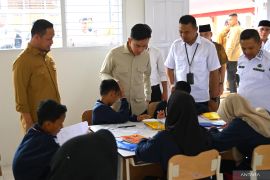Gibran tampung masukan orang tua untuk evaluasi Sekolah Rakyat di Riau