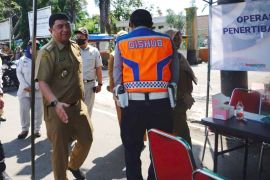 Warga Garut yang kendaraannya plat luar kota diminta untuk dimutasikan