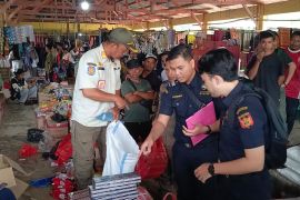 Satgas mengamankan 414 bungkus rokok ilegal di Pasar Manggarai Barat