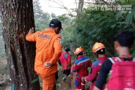 Dua pendaki jatuh dari Puncak Mega Gunung Puntang, SAR Bandung: korban selamat