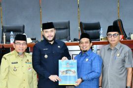 Pemkot dan DPRD Kota Padang sahkan Ranperda RPJMD 2025-2029