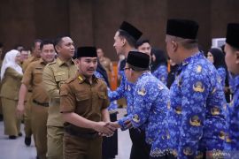 Bupati Bekasi tegaskan ASN selaku pelayan publik