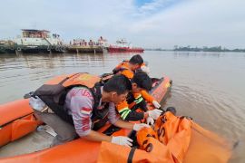 Tim SAR gabungan  temukan mayat korban tenggelam di Sungai Mahakam