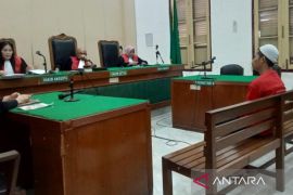 Pencuri sandal milik mantan majikan divonis 18 bulan penjara