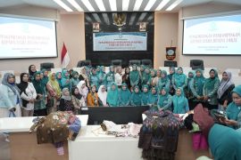 PKK Makassar gandeng desainer nasional perkuat bisnis fesyen lokal