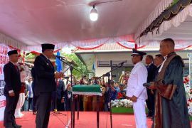 Wali Kota Ambon lantik Raja Amahusu  akhiri kekosongan selama 11 tahun