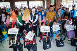 Khofifah ingatkan warga Gresik bijak gunakan bansos