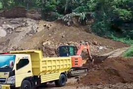 Pemkot Ternate tutup  galian C di kawasan Kalumata diduga illegal