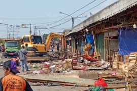 Pemkot Serang tertibkan PKL Pasar Rau untuk kembalikan fungsi trotoar