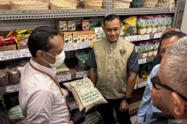 Polda Jabar sidak swalayan di Kota Bandung mengantisipasi beras oplosan