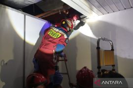 Warga temukan mayat di plafon pabrik obat di Pulogadung