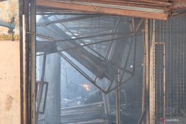 Api masih menyala di Pasar Taman Puring Jakarta Selatan