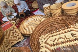 Kerajinan anyaman teduhu  Page 3 Small