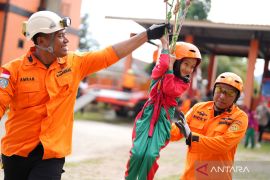 Pelatihan SAR ke pelajar di Kendari