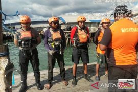 Tim SAR gabungan evakuasi jasad ABK terjatuh di  Laut Aru