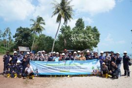 Jaga ekosistem, PT Timah - Karang Taruna Rajik tanam ribuan mangrove