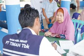 Semarak HUT Ke-49, Ratusan warga Belinyu antusias berobat gratis di Mobil Sehat Timah