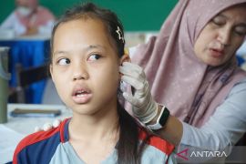 Gangguan bicara tanda masalah pendengaran anak