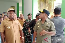 Pemkab Jayapura salurkan bantuan delapan ton beras di Distrik Airu
