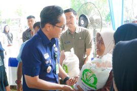 Pemkot salurkan bantuan pangan  kepada 500 keluarga di Medan Utara