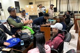 Satpol PP Bogor amankan enam WTS dalam operasi Pekat di Cibinong