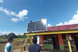 PLN terangi tiga sekolah di Teluk Bintuni guna dukung digitalisasi