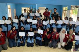 Transformasi desa wisata Tiram: Langkah digital bersama mahasiswa KKN Universitas Pertiba