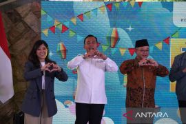 Mendukbangga ingatkan jangan sibuk main gawai saat ngobrol dengan anak