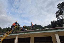 PLN Sumut nyalakan listrik  sekolah di pelosok lewat inovasi SuperSUN